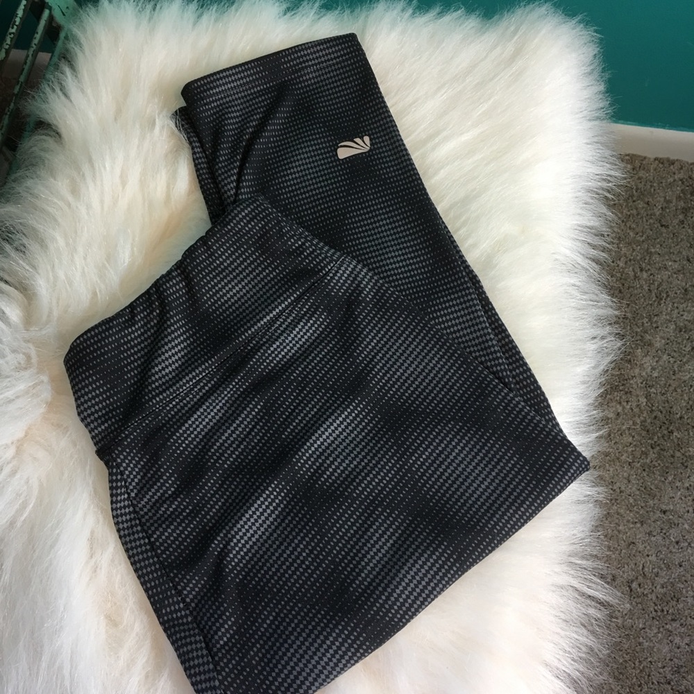 EUC Capri Workout Pants - Picture 2 of 6